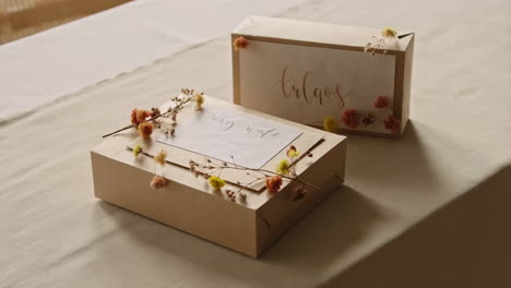 Elegant Gift Boxes Decorated with Dried Flowers