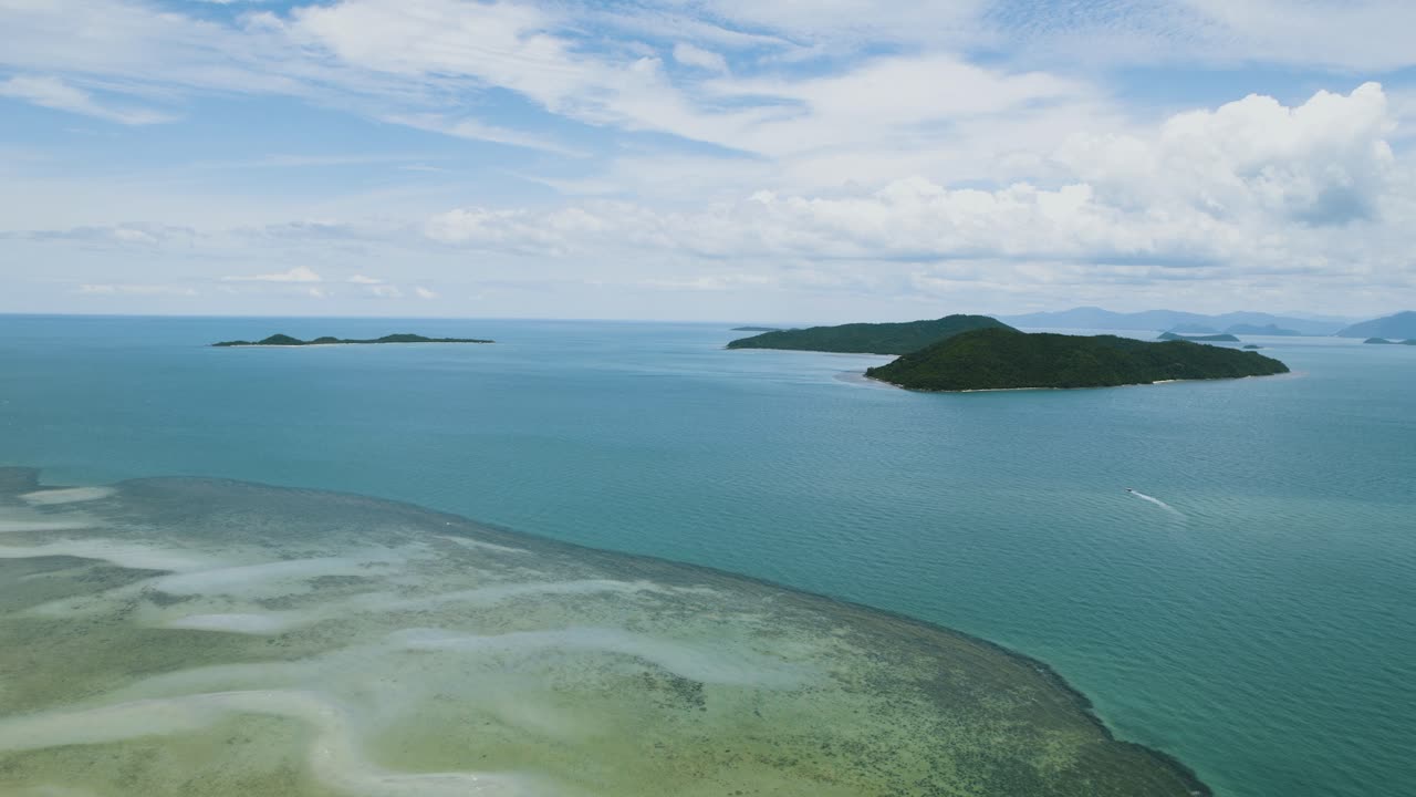 섬에서 볼 수 있는 공중 바다 풍경