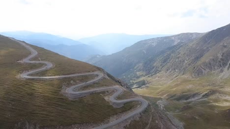 Erstaunliche-Landschaft-Der-Transalpina-Straße-Rumänien