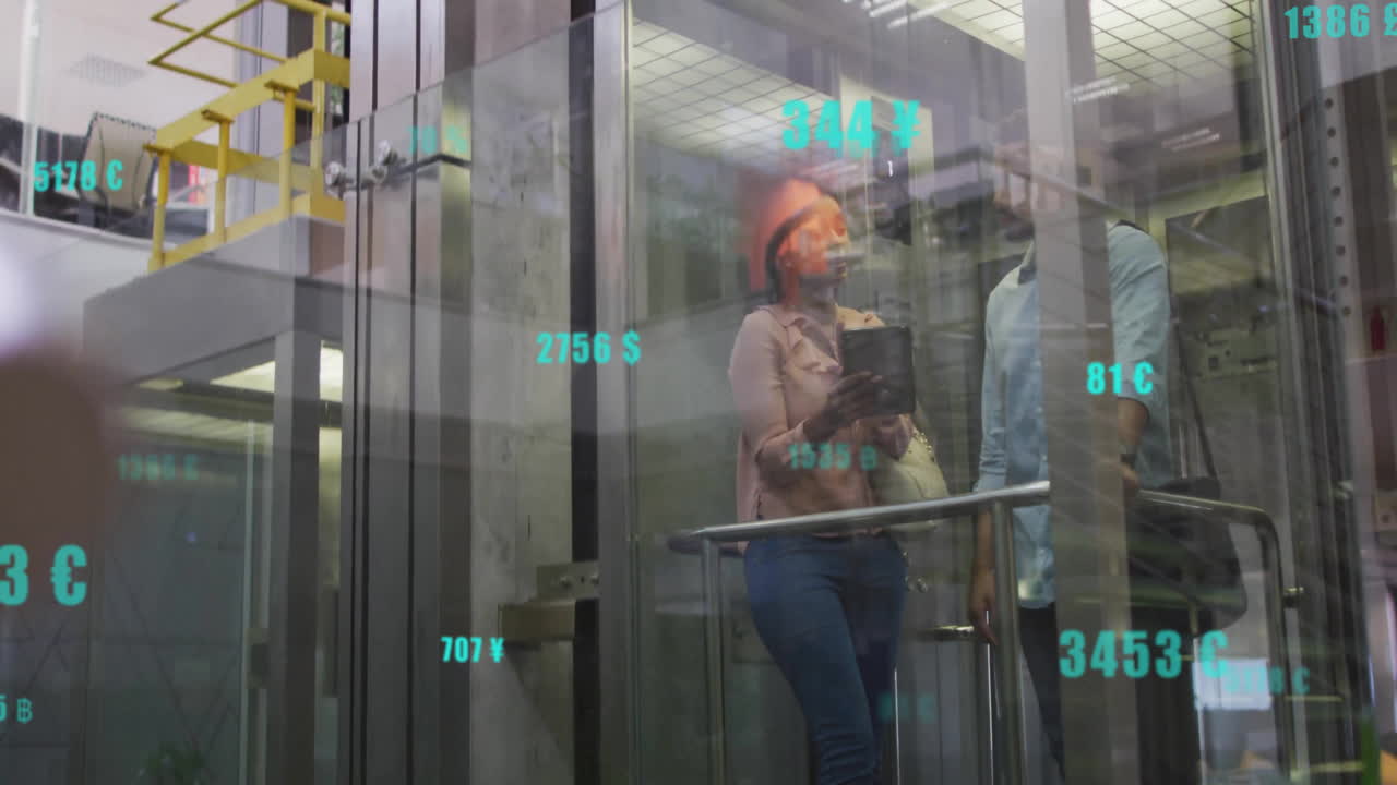 다양한 동료들이 작업에 대해 논의하는 데이터 처리의 애니메이션