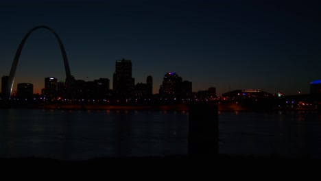 Pan-of-St-Louis-at-night-including-the-arch