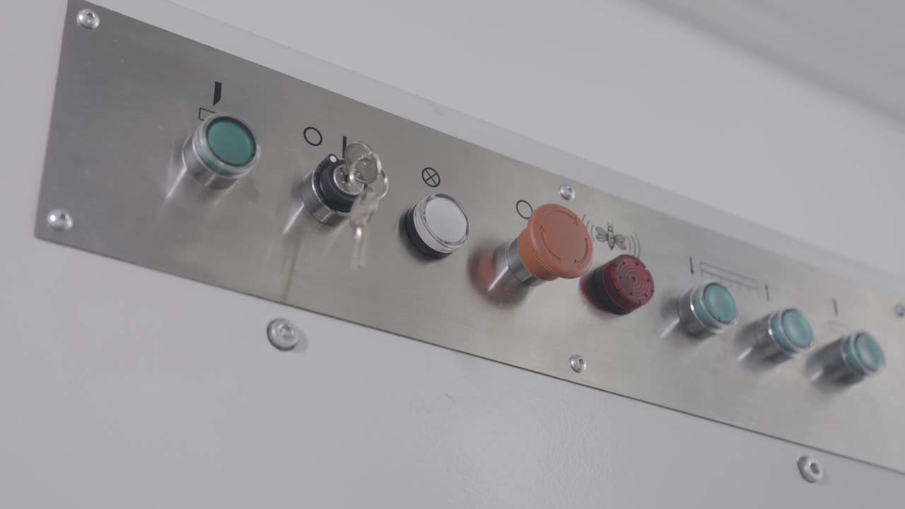 panel de operador con cerradura de llave