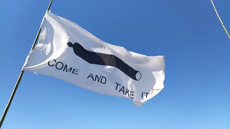 Este-Es-El-González-Ven-Y-Tómalo-Bandera-De-Cañón-Ondeando-Al-Viento