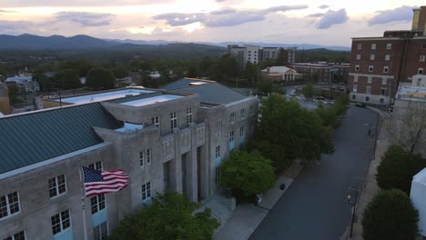 antena sobre el centro de asheville carolina del norte al atardecer 1