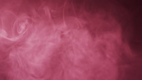 Video-Von-Roten-Rauchwolken,-Die-Sich-Mit-Kopierraum-Auf-Schwarzem-Hintergrund-Bewegen