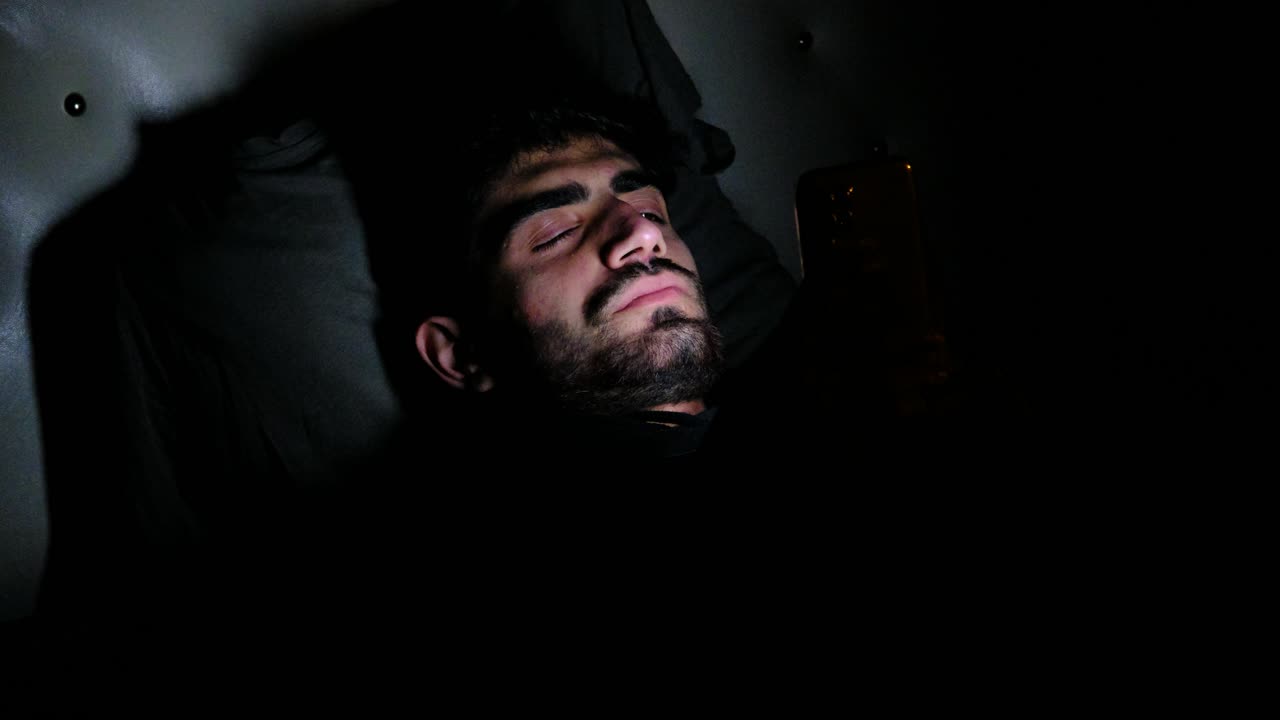 el hombre del teléfono de la noche