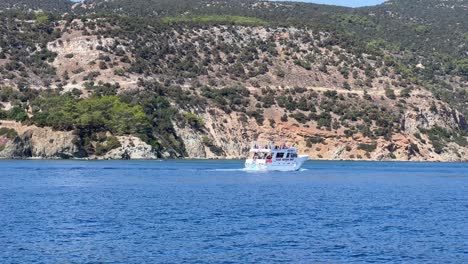 Die-Aquatische-Ruhe-Von-Paphos:-Eine-Visuelle-Reise-Vom-Meer-Aus,-In-Hoher-Auflösung-Festgehalten