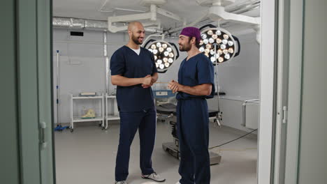 doctors discussing surgery in or