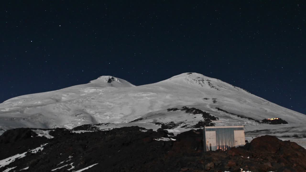 파이널캠프 라이트 업 등 산 정상 전경