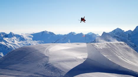 Freestyle-Skiing-In-Einem-Funpark-Auf-Einer-Großen-Schanze