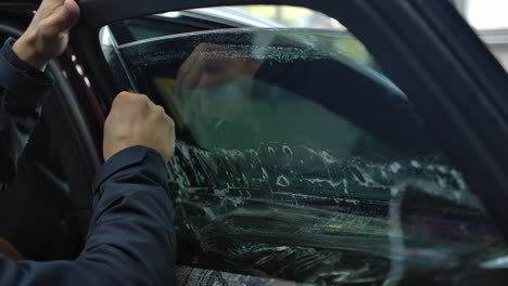 agua y jabón raspador de vidrio de la ventana del coche