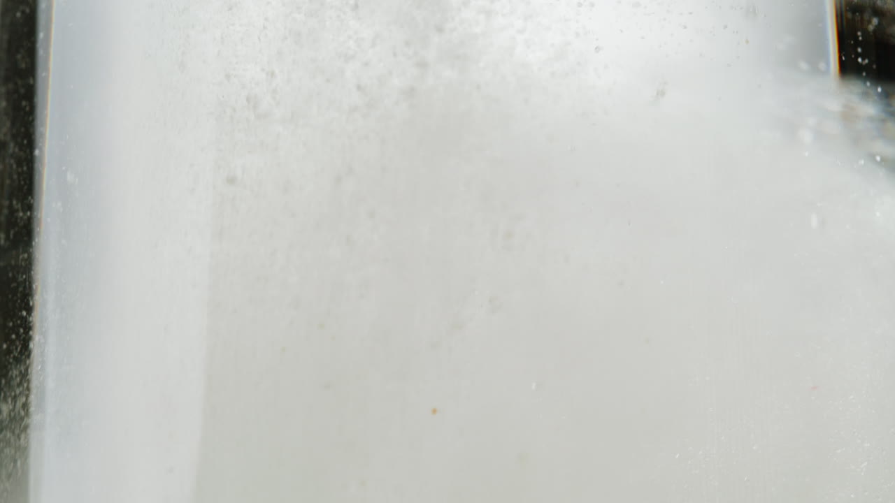 유리 용기에서 화학 반응