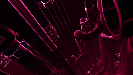 primer plano de tuberías de metal rojo