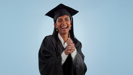 mujer feliz, graduación y aplausos