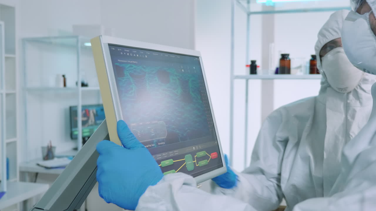 químicos en traje de ppe discutiendo sobre los cambios en la composición de la vacuna