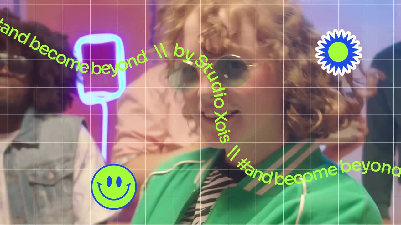 Dynamische Pop-Art-Promo mit farbenfrohen Grafiken und jungen Leuten