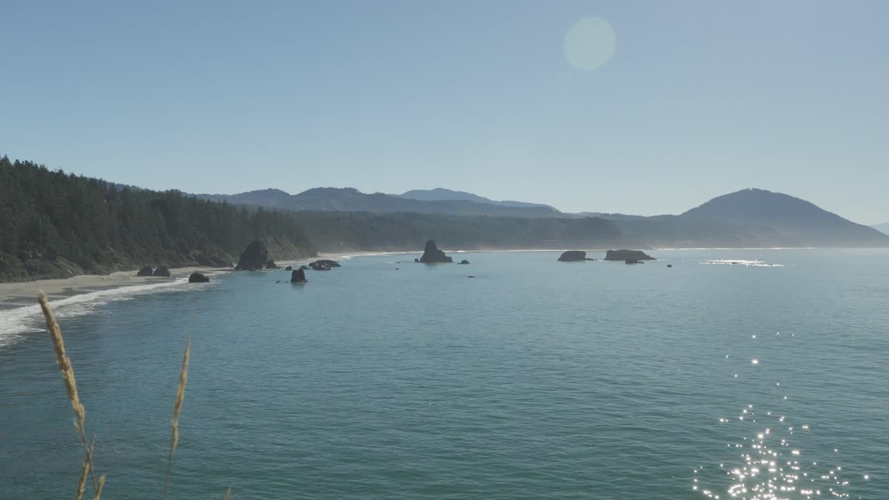 아름다운 오리건 해안선, 포트 오포드 베이, 은 날의 바위 형태