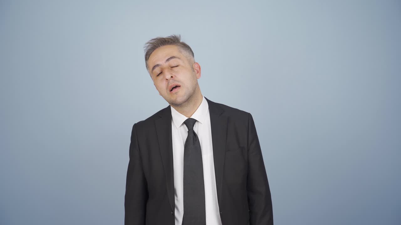 재채기하는 사업가.