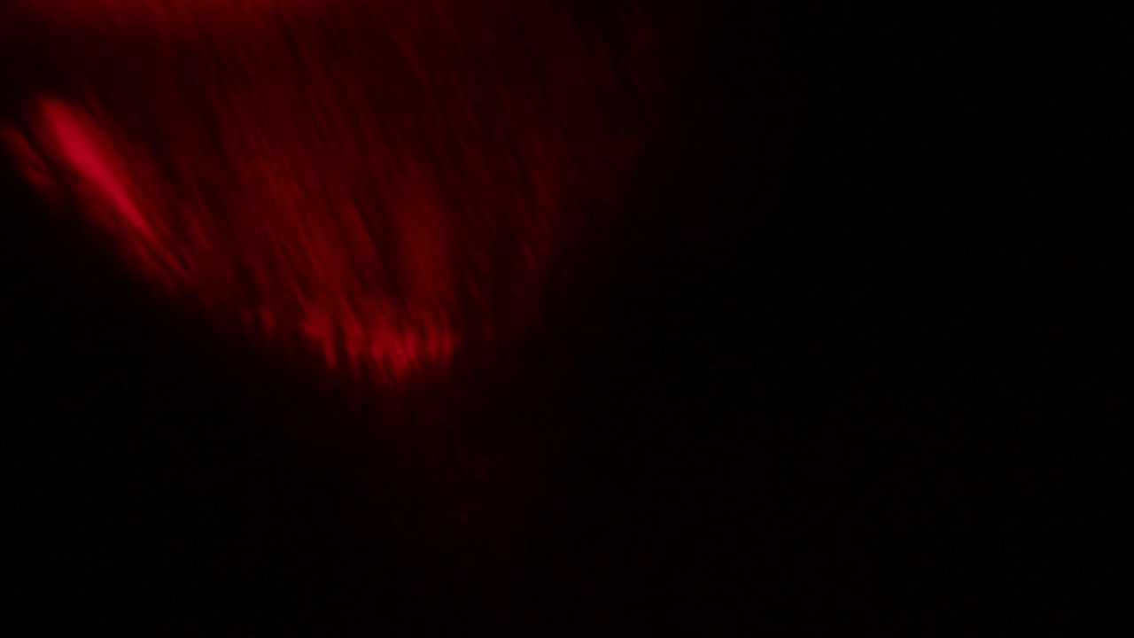 Transição Dinâmica de Vazamento de Luz Rosa e Reflexo de Lente em Fundo Preto