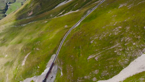 Antenne:-Dampfzahnradbahn,-Die-Einen-Berg-Erklimmt