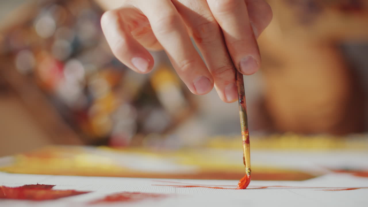 으로 그림을 그리는 것