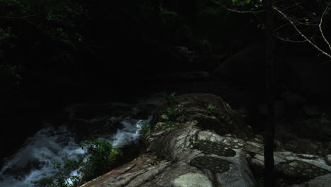 Blick-Auf-Den-Wasserfall-In-Thailand.