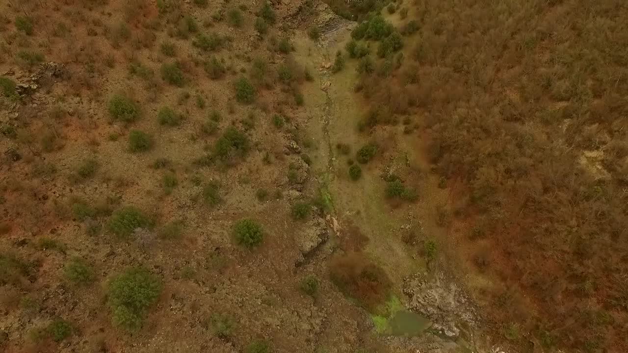 tiro aéreo drone cañón río