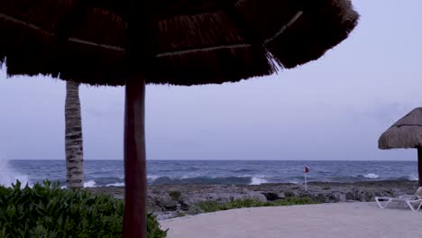 La-Orilla-Rocosa-De-Una-Playa-En-Mexico