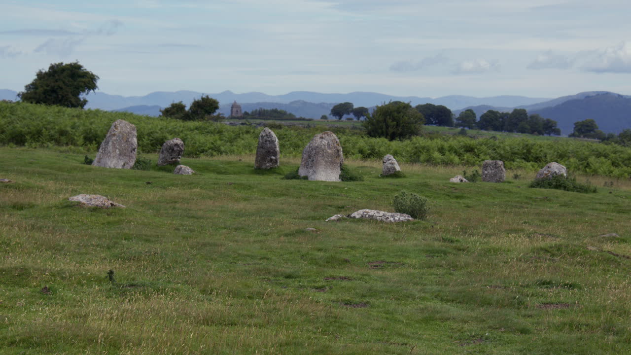 campo largo con vista a nord del cerchio di pietra di Birkrigg vicino a Ulverston