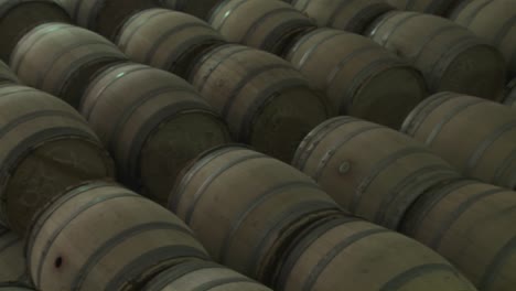 창고에 있는 맥주 통
