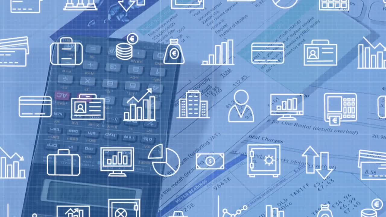 animación de un hombre de negocios caucásico usando calculadora y filas de iconos