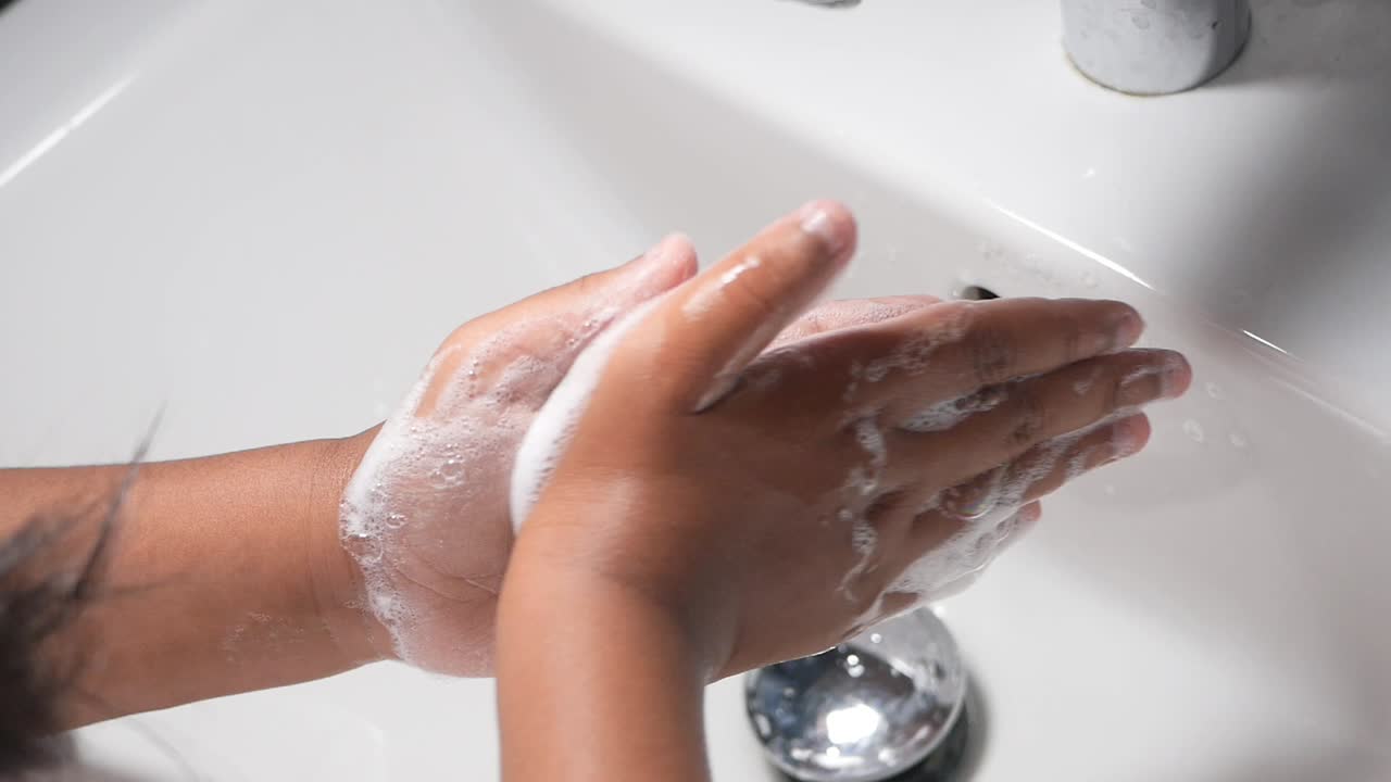 Lavarsi le mani con il sapone