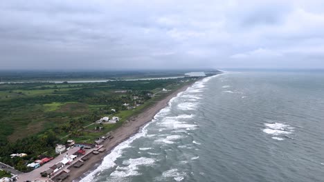 Shot-of-mexican-coast-line-with-heavy-wind