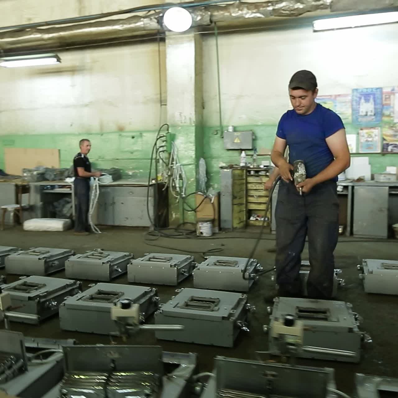 línea de producción dentro de la fábrica