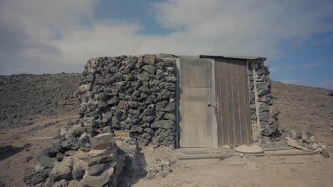 Standalone-house-built-with-volcanic-rocks-on-a-Spanish-island