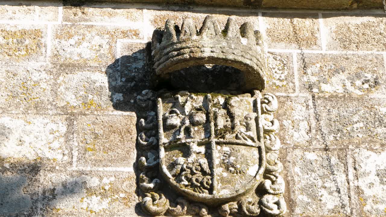 Emblematic Crest at Santa Mar&iacute;a de Fe&aacute; church, To&eacute;n, Spain