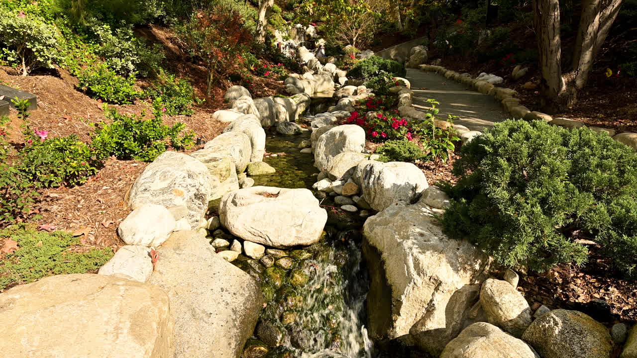 샌디에고 캘리포니아의 일본 정원 풍경과 물 특징