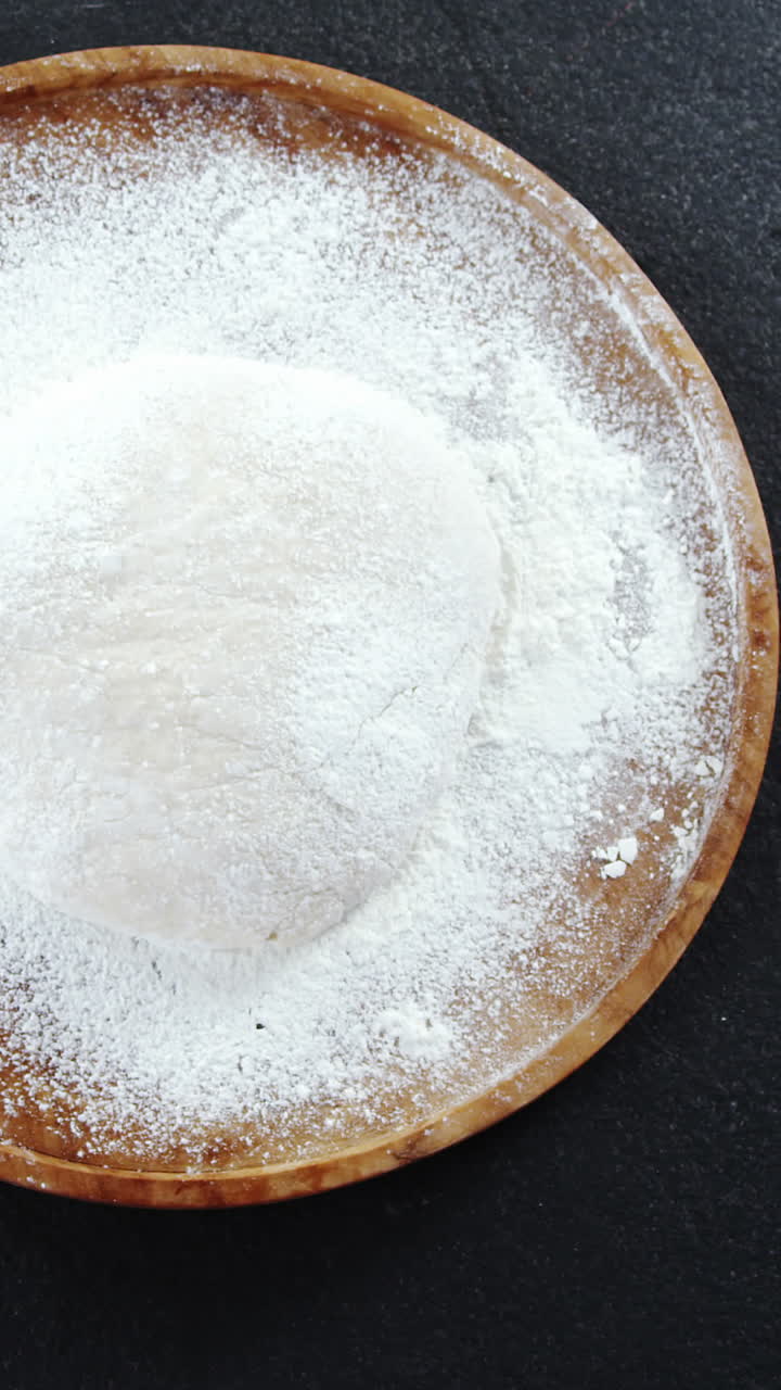 harina en el plato
