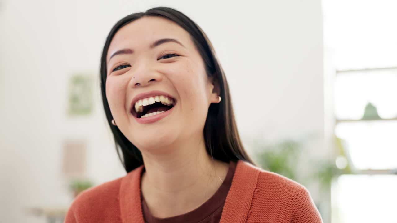 얼굴, 재 ⁇ 고 아시아 여성 웃고 행복한 느낌