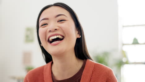 Gesicht,-Lustige-Und-Asiatische-Frau,-Die-Lacht-Und-Sich-Glücklich-Fühlt