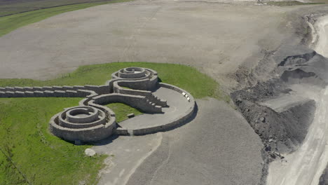 Eine-Luftaufnahme-Der-öffentlichen-Kunstwerke-In-Coldstones-In-Der-Nähe-Der-Pateley-Bridge