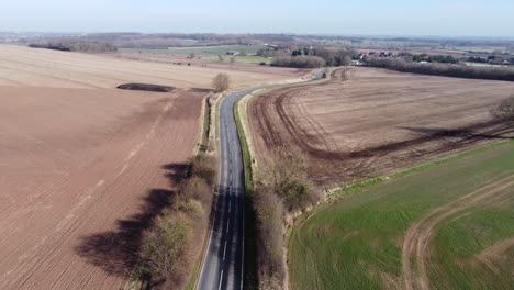 Volando-Sobre-Una-Carretera-En-El-Campo-Fuera-De-Towton