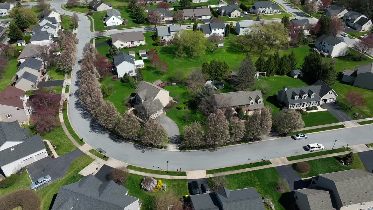vista aérea de un vecindario suburbano en estados unidos