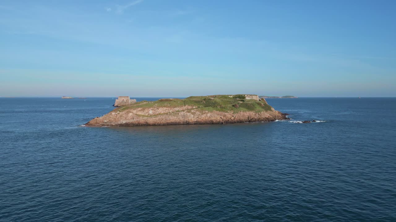 las islas de grand be y petit be en saint malo, gran bretaña, francia