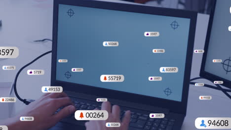 animación de iconos y números de redes sociales sobre una pantalla de portátil en blanco con espacio para copiar.