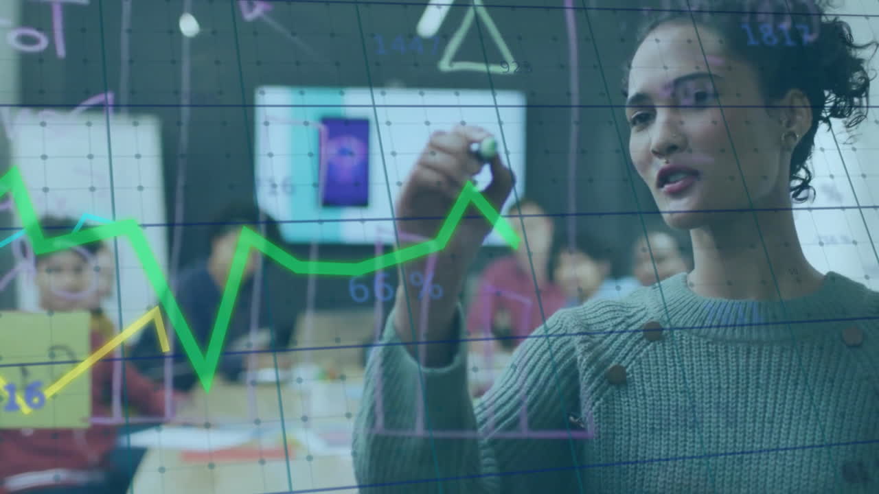 animación del procesamiento de datos financieros sobre diversas personas de negocios en la oficina