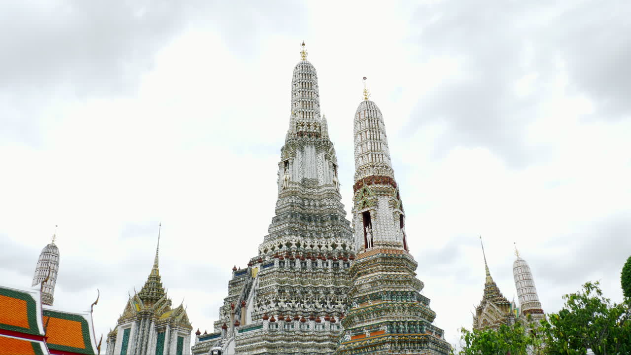 Wat Arun Ratchawararam Ratchawaramahawihan o Wat Arun es un templo budista en Bangkok, Tailandia