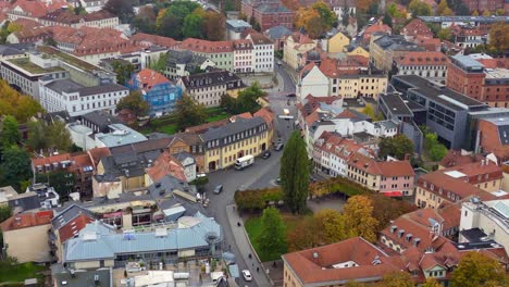 Impresionante-Vista-Aérea-Superior-Vuelo-Casa-De-Goethe-Más-Densa-Weimar-Ciudad-Histórica-Turingia-Alemania-Otoño-23