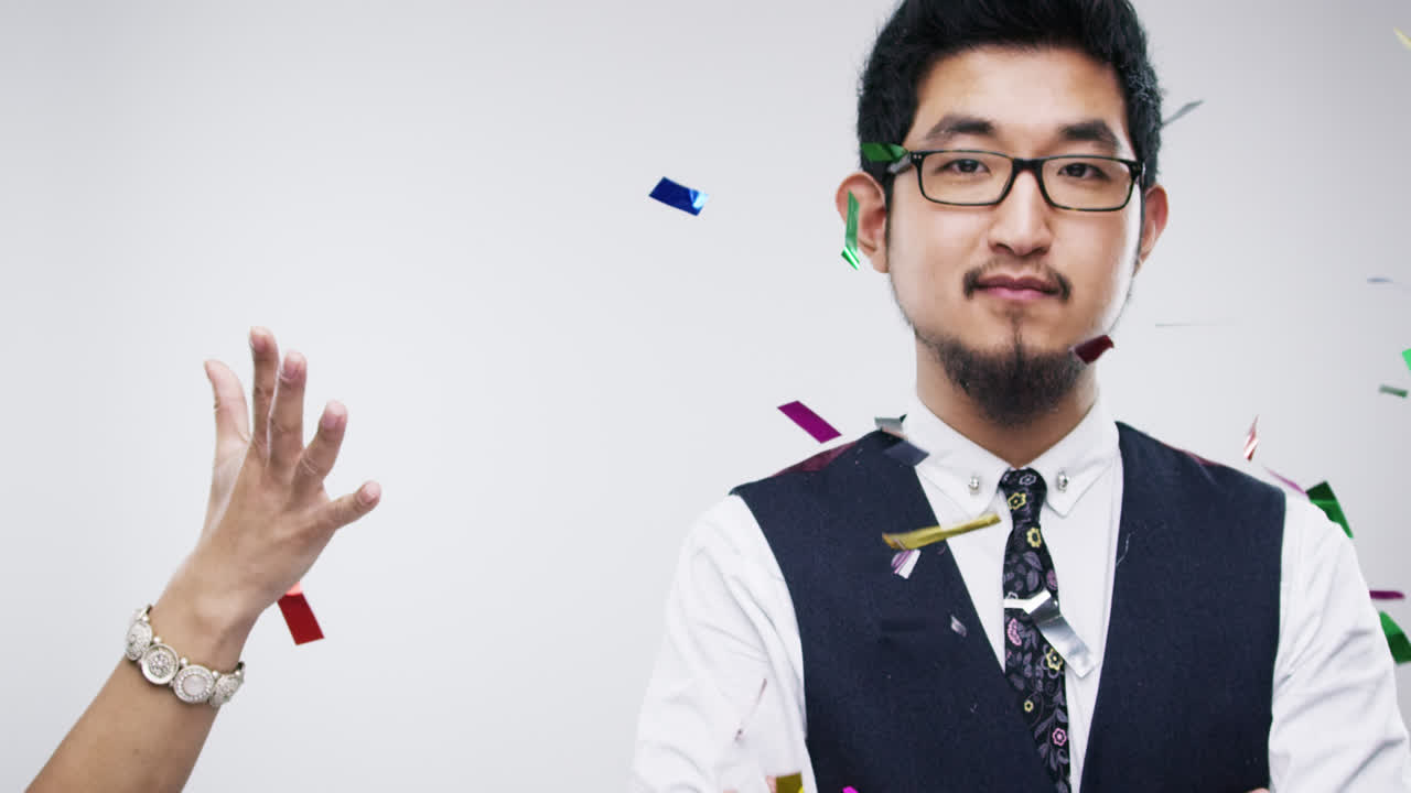 결혼식을 축하하는 아시아 커플 슬로우 모션 결혼식 사진 부스 시리즈