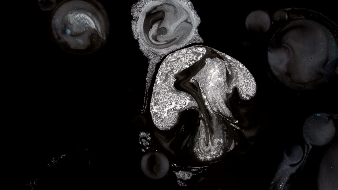 цвета в движении, жидкий эффект, мыльные пузырьки